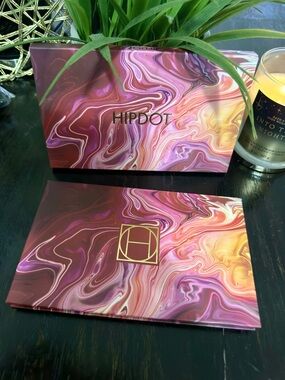 HipDot Women Makeup Eyeshadow Palette - Pink & Gold Marble